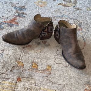 Roper booties size 9. Aztec backs